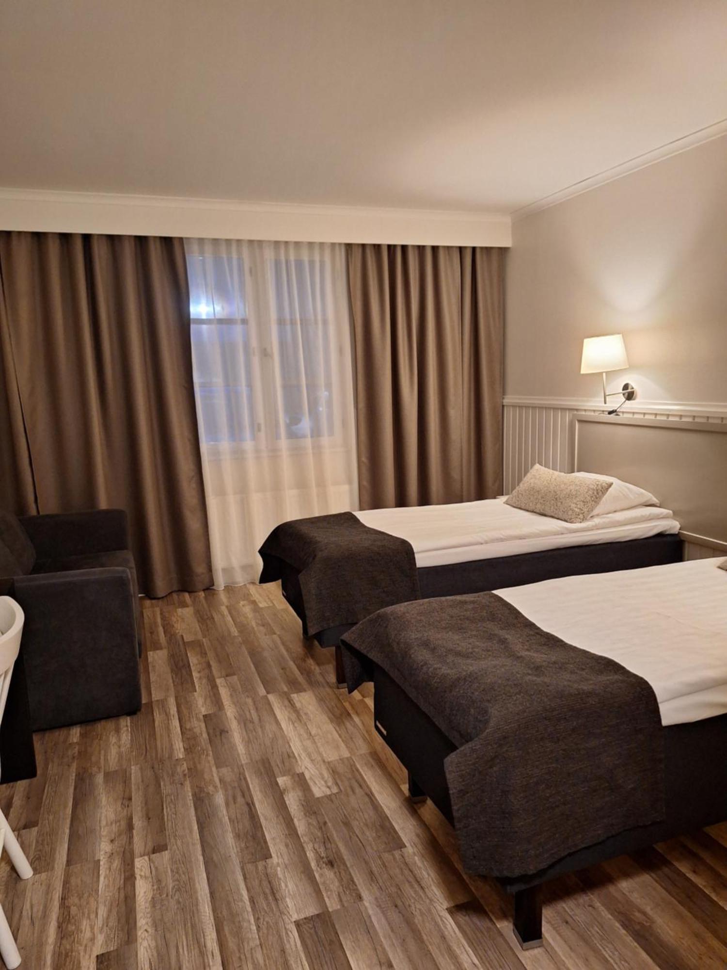 Juthbacka Hotell Uusikaarlepyy Bagian luar foto